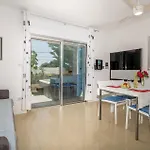 Casa de Férias 1 Bedroom Beautiful In Rab Palit