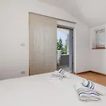 Vakantiehuis 1 Bedroom Beautiful In Rab