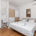 1 Bedroom Beautiful In Rab