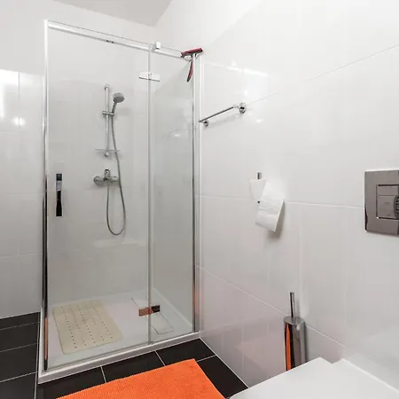 Сasa de vacaciones 1 Bedroom Beautiful In Rab Palit