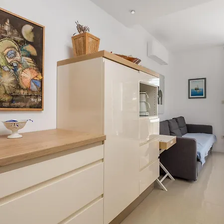 1 Bedroom Beautiful In Rab Сasa de vacaciones Palit