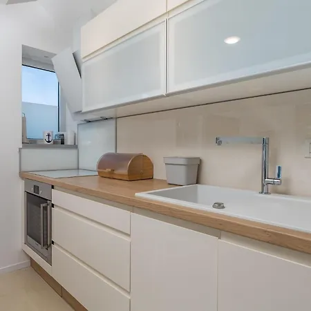 1 Bedroom Beautiful In Rab Palit