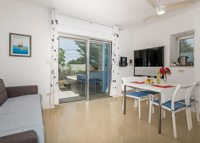 Casa vacanze 1 Bedroom Awesome In Rab Palit