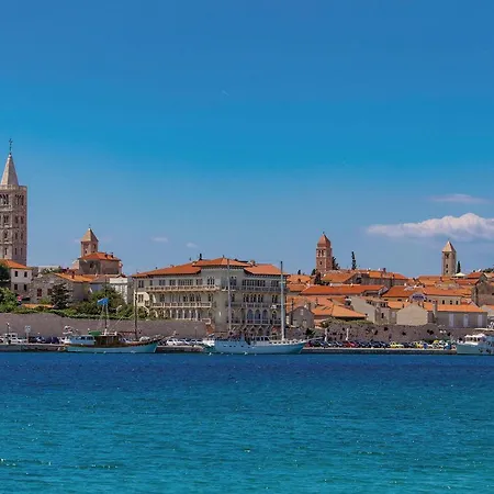 1 Bedroom Beautiful In Rab Dom wakacyjny