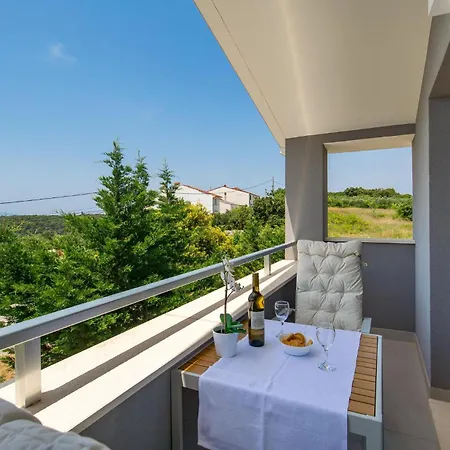 1 Bedroom Beautiful In Rab Dom wakacyjny Palit