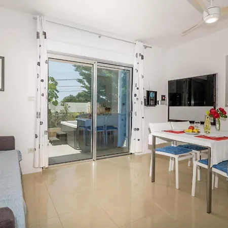 Holiday home Stunning In Rab With Jacuzzi Palit