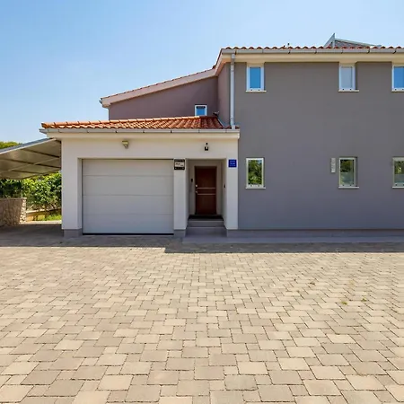 Holiday home Stunning In Rab With Jacuzzi *