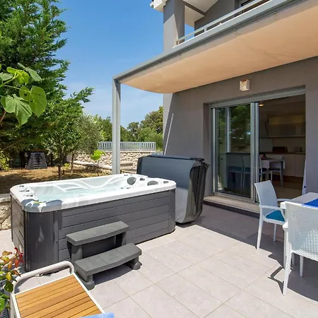 1 Bedroom Beautiful In Rab Dom wakacyjny Palit