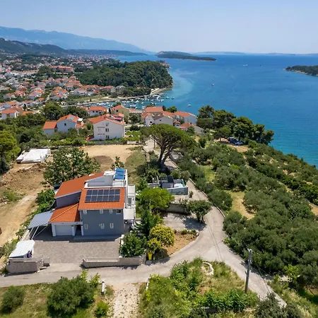 Stunning In Rab With Jacuzzi Holiday home *
