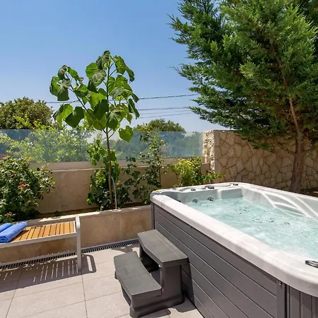 Stunning In Rab With Jacuzzi Palit