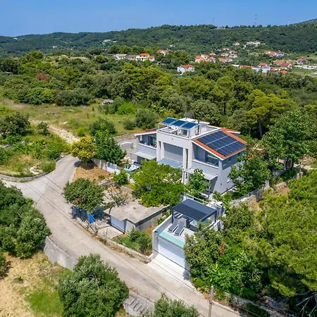 Stunning In Rab With Jacuzzi Holiday home