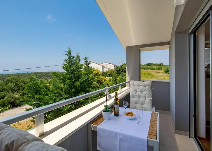 1 Bedroom Awesome In Rab Feriehus Palit