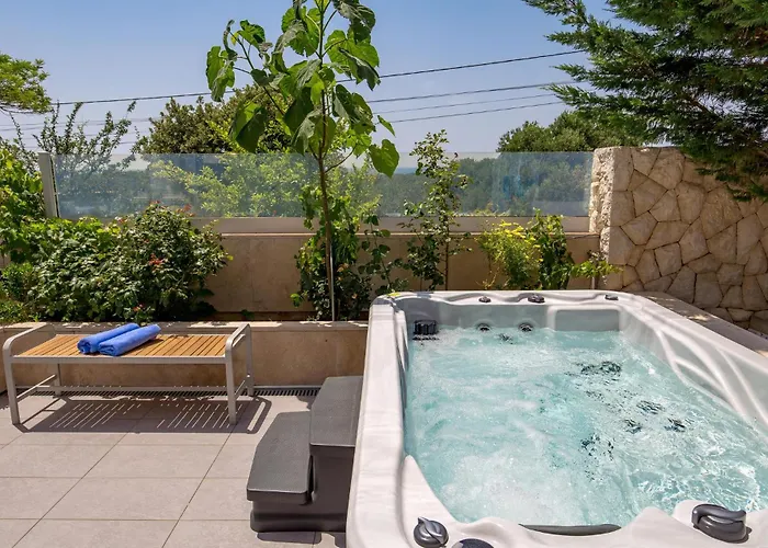 1 Bedroom Awesome In Rab Feriehus Palit