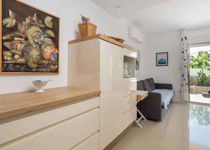 1 Bedroom Awesome In Rab Feriehus Palit