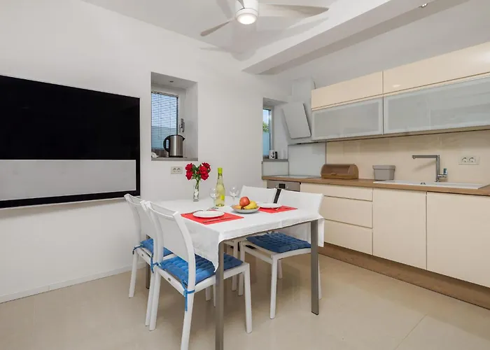 1 Bedroom Awesome In Rab Feriehus