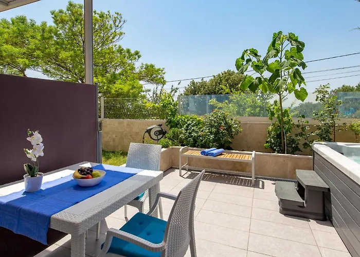 1 Bedroom Awesome In Rab Feriehus Palit