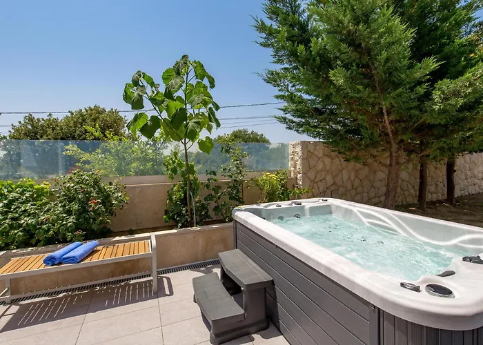 1 Bedroom Awesome In Rab Palit